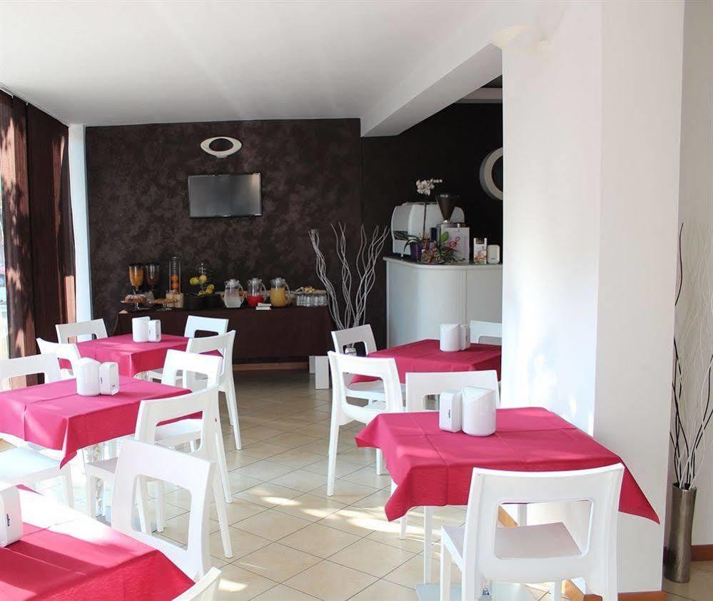 Residence Cigno Rimini Eksteriør bilde